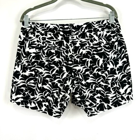 J. Crew Women’s Sz 2 Black & White Floral Cotton Casual 5" Chino Shorts Casual - Picture 3 of 11